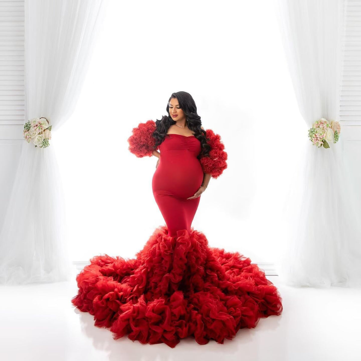 Plus-size fluffy tulle maternity photo shoot outfit, strapless bustier